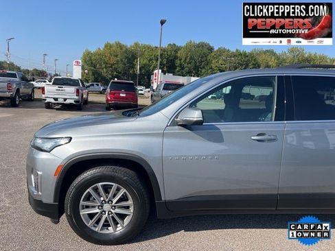 Used 2023 Chevrolet Traverse LT image 2