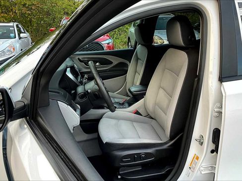 Used 2022 GMC Terrain SLE w/ Driver Convenience Package image 8