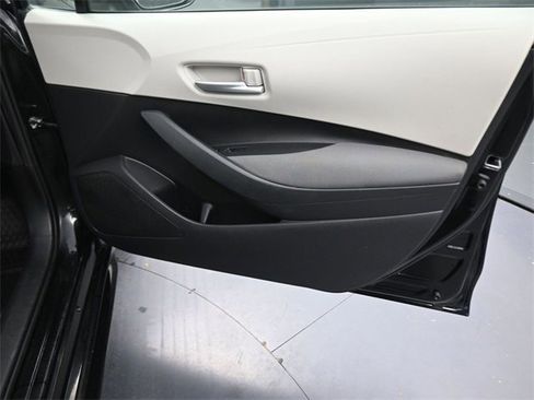 Used 2020 Toyota Corolla LE image 11