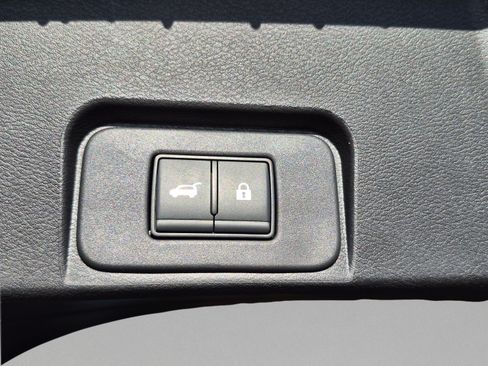 Certified 2026 Nissan Rogue SV FWD image 12