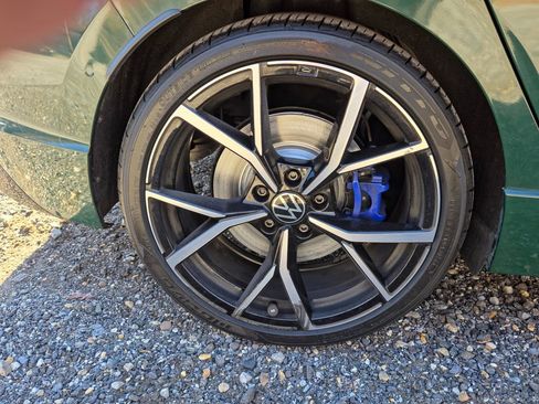 Used 2024 Volkswagen Golf R image 5