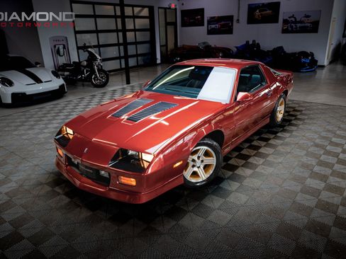 Used 1989 Chevrolet Camaro IROC-Z RWD image 6