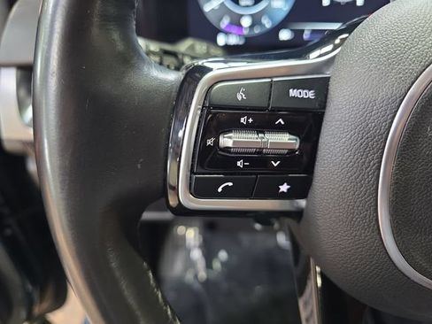 Used 2023 Kia Carnival SX Prestige FWD image 19