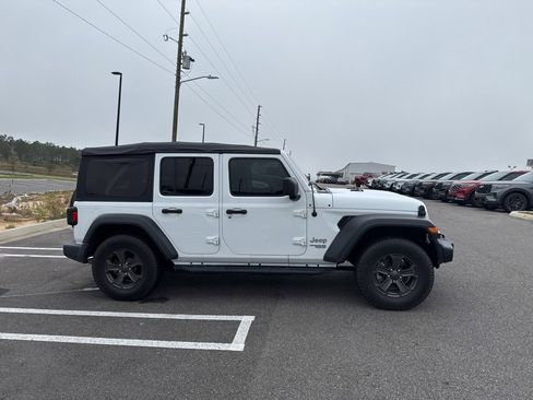 Used 2018 Jeep Wrangler Unlimited Sport image 3