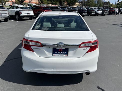 Used 2014 Toyota Camry XLE w/ Leather Package FWD image 16