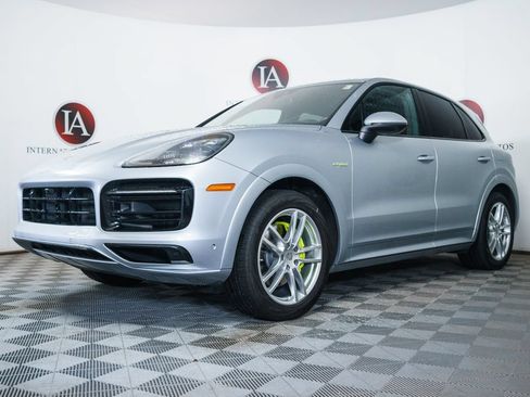 Used 2023 Porsche Cayenne AWD/4WD image 3