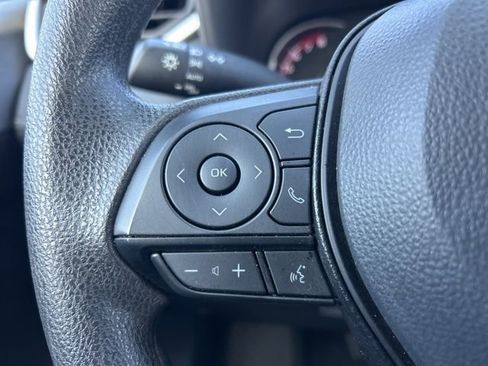 Used 2025 Toyota RAV4 XLE FWD image 20