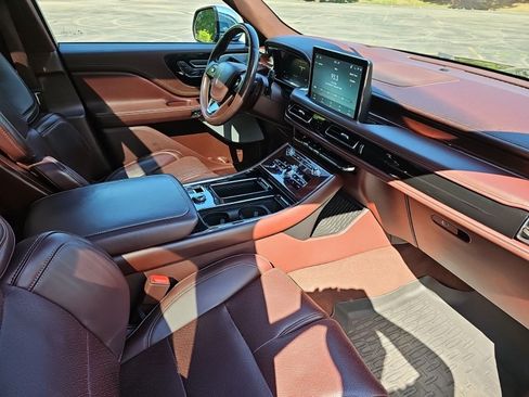Used 2021 Lincoln Aviator Black Label w/ Class IV Trailer Tow Package AWD/4WD image 11