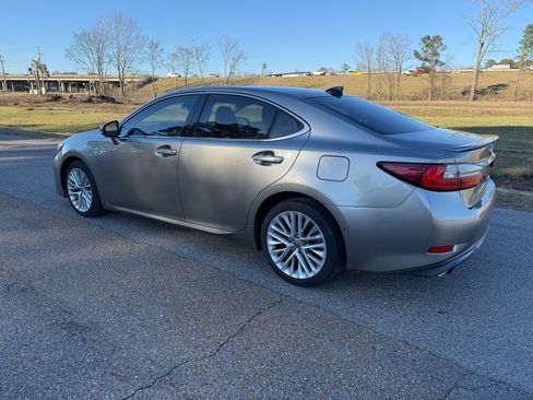 Used 2017 Lexus ES 350 image 2
