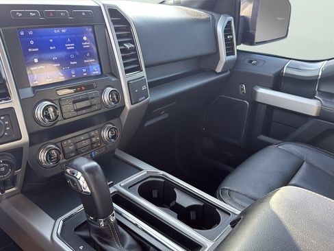 Used 2019 Ford F150 Lariat w/ Equipment Group 502A Luxury AWD/4WD image 20