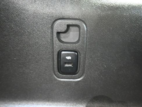 Used 2023 Chevrolet Traverse RS image 48