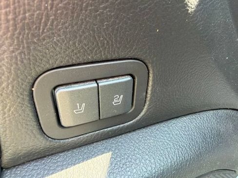 Used 2012 Lincoln MKZ FWD image 19