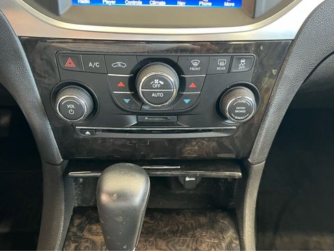 Used 2014 Chrysler 300 C RWD image 19
