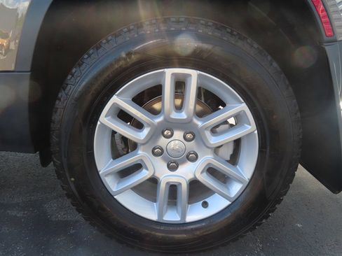 Used 2023 Land Rover Defender 90 S image 11