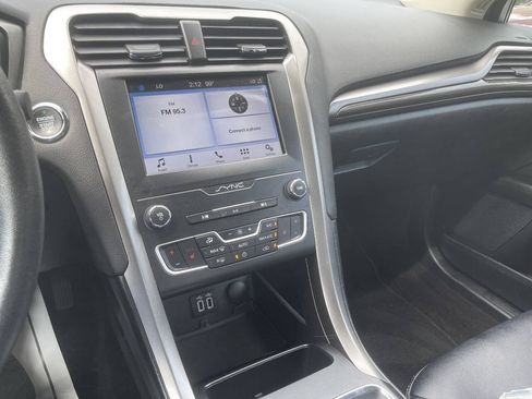 Used 2019 Ford Fusion SEL FWD image 15