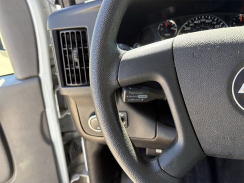 Used 2009 Chevrolet Express 2500 image 16