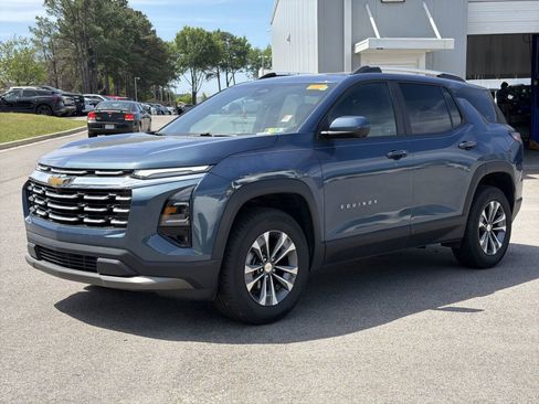 Used 2025 Chevrolet Equinox LT w/ Convenience Package II image 5