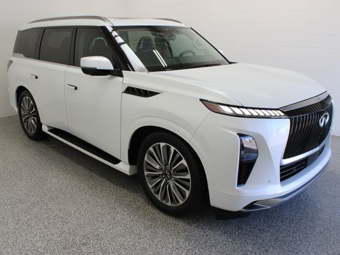 Used 2025 INFINITI QX80 Sensory AWD/4WD image 4