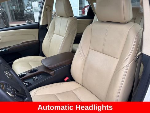 Used 2014 Toyota Avalon Limited image 13