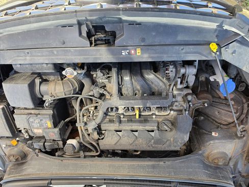Used 2024 Hyundai Venue SEL FWD image 9
