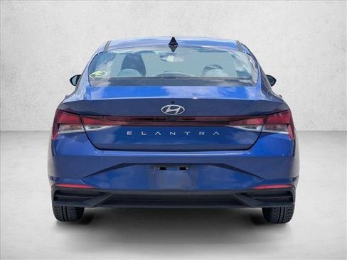 Used 2021 Hyundai Elantra SE FWD image 6