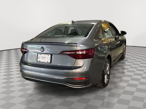 Used 2023 Volkswagen Jetta SE FWD image 3