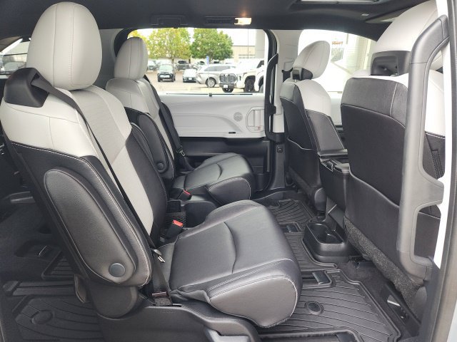 Used 2026 Toyota Sienna XSE AWD/4WD image 28