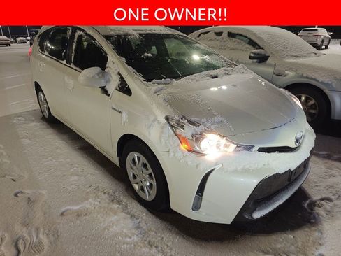 Used 2016 Toyota Prius V Three image 3