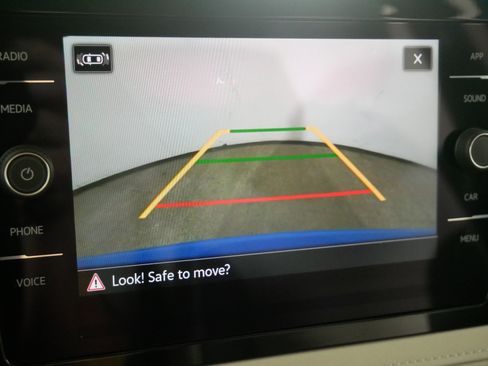 Used 2025 Volkswagen Taos SE image 33