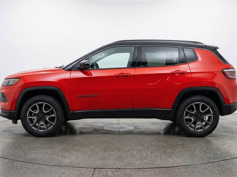 Used 2025 Jeep Compass Trailhawk AWD/4WD image 5
