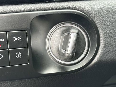 Used 2022 Porsche Cayenne Platinum Edition image 10