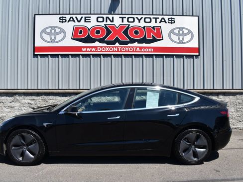 Used 2018 Tesla Model 3 Long Range RWD image 4