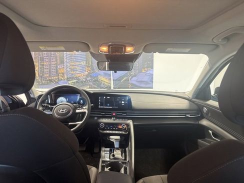 Used 2025 Hyundai Elantra SEL image 17