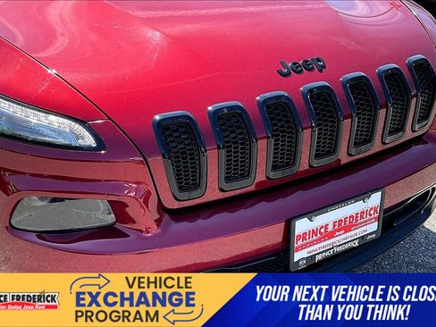 Used 2017 Jeep Cherokee Sport FWD image 24