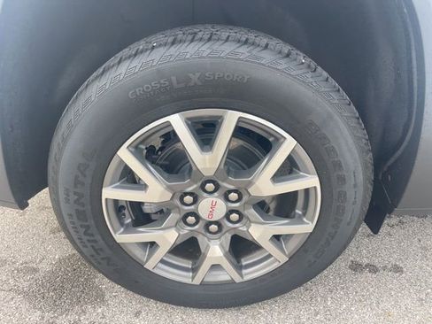 Used 2023 GMC Acadia SLE w/ Driver Convenience Package image 14