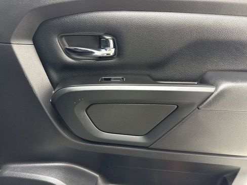Used 2018 Nissan Titan SV w/ SV Convenience Package RWD image 46