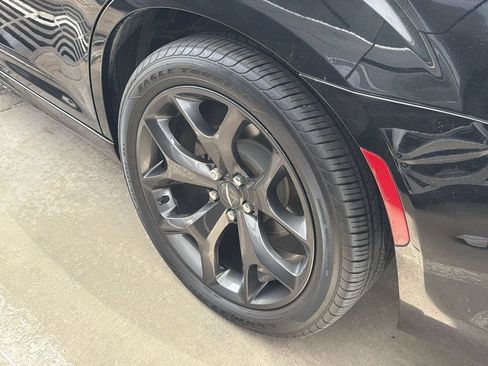 Used 2021 Chrysler 300 Touring L RWD image 5