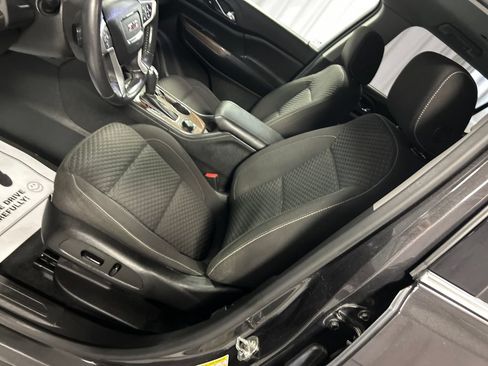 Used 2017 GMC Acadia SLE FWD image 10