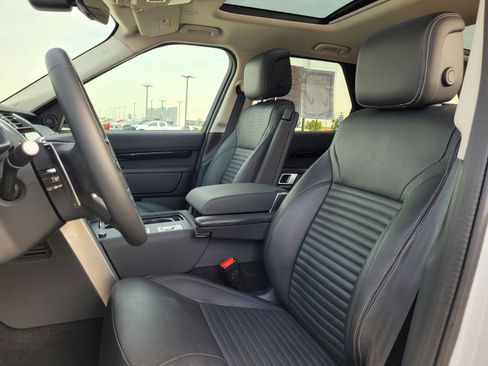 Used 2024 Land Rover Discovery S AWD/4WD image 10