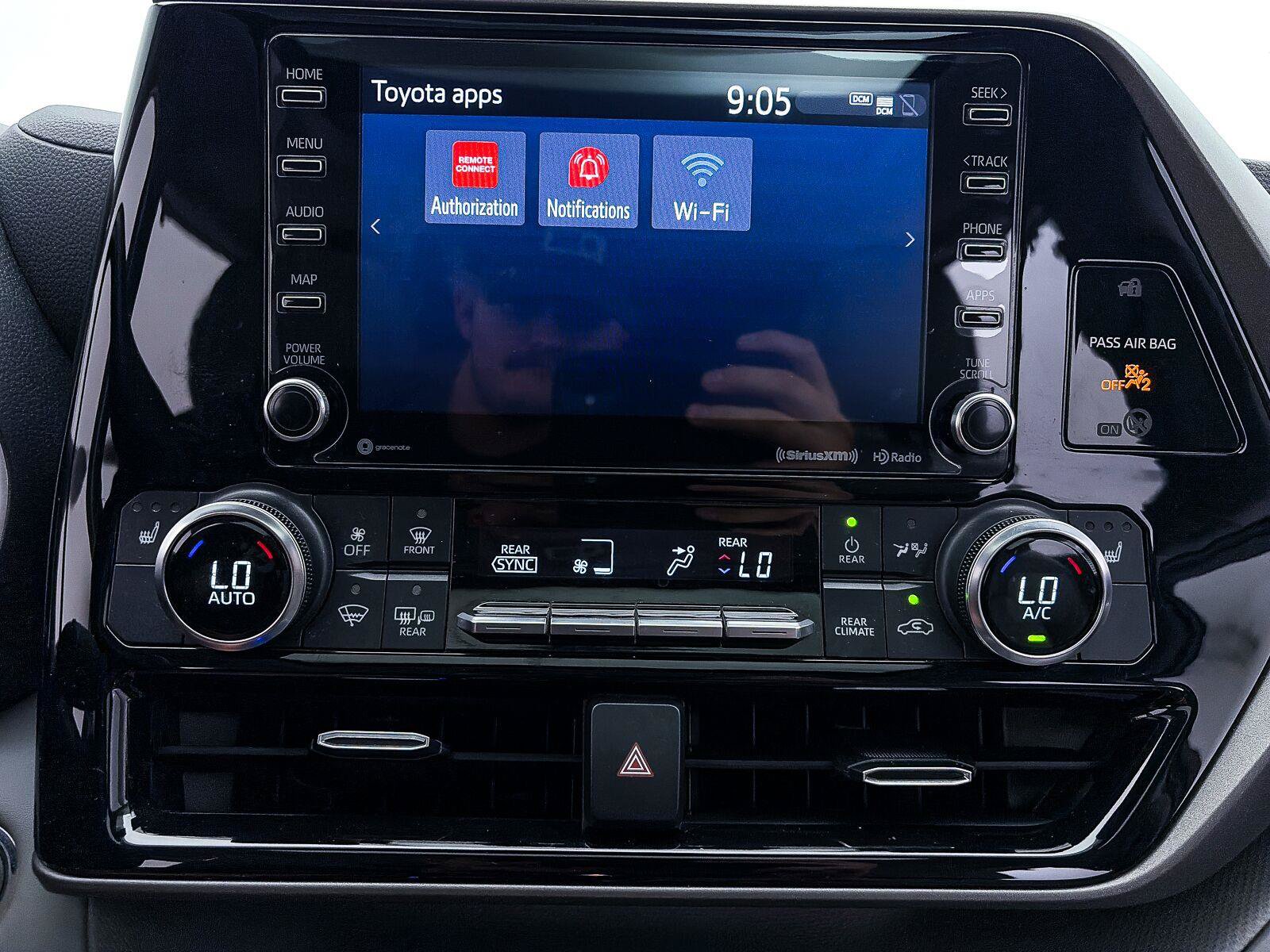 Used 2022 Toyota Highlander XLE FWD image 26