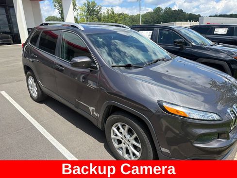 Used 2016 Jeep Cherokee Latitude w/ Safety/Convenience Group AWD/4WD image 4