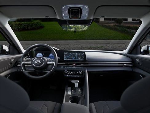 New 2025 Hyundai Elantra SEL FWD image 11