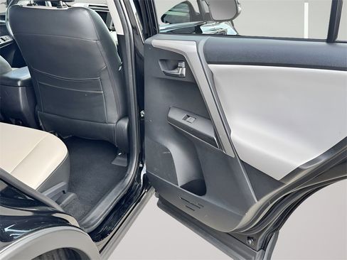 Used 2018 Toyota RAV4 XLE image 27
