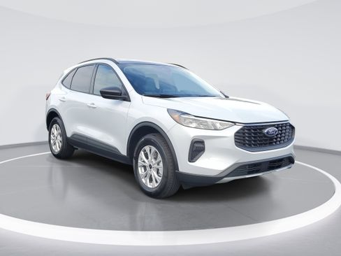 Certified 2026 Ford Escape Active w/ Cold Weather Package image 2