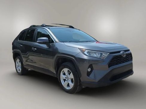 Used 2020 Toyota RAV4 XLE FWD image 3