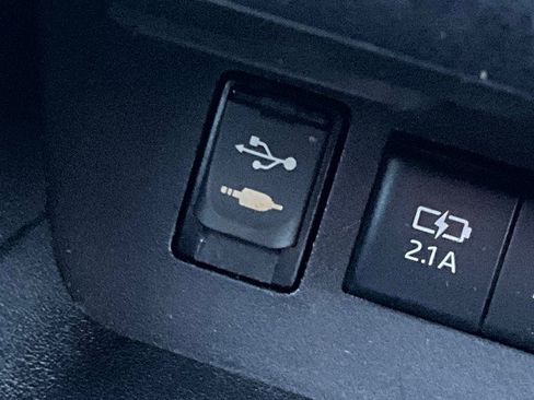 Used 2018 Toyota Highlander LE image 17