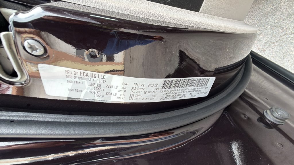 Used 2018 Chrysler Pacifica Touring-L FWD image 37