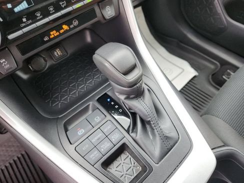 Used 2024 Toyota RAV4 LE image 21