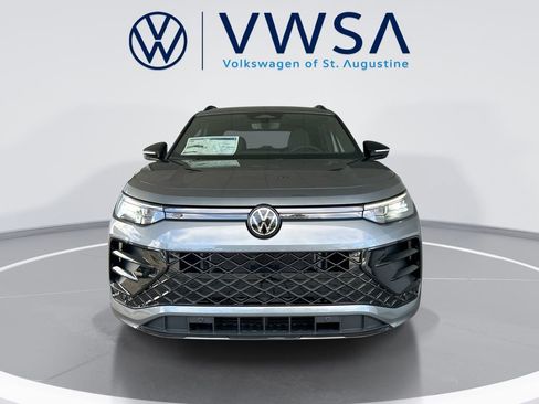 New 2026 Volkswagen Tiguan SE R-Line FWD image 2