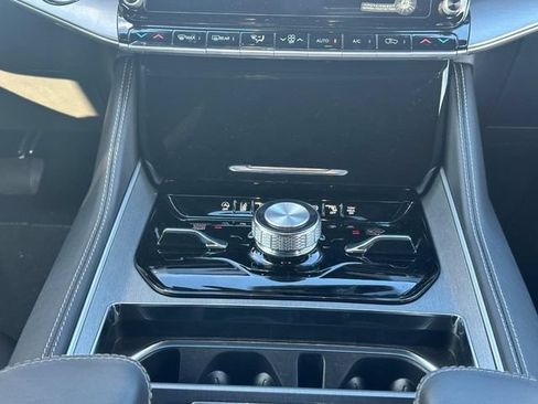 New 2025 Jeep Wagoneer L Series II w/ Convenience Group I AWD/4WD image 10